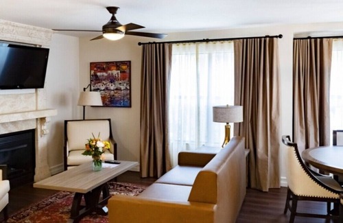 Las Vegas Villa | Las Vegas Flamingo Deluxe 1BR villa 691 sf with Kitchennette, WiFi in Las Vegas