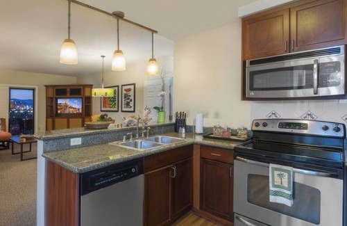 Las Vegas Condo | LAS VEGAS! POOLS! LAZY RIVER!FAMILY ACTIVITIES! 2 BD 2 BTH SLEEPS 8!