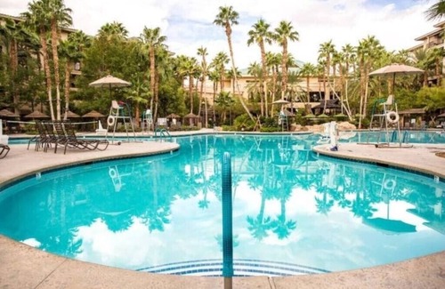 Las Vegas Condo | LAS VEGAS! POOLS! LAZY RIVER!FAMILY ACTIVITIES! 2 BD 2 BTH SLEEPS 8!