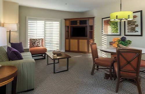 Las Vegas Condo | LAS VEGAS! POOLS! LAZY RIVER!FAMILY ACTIVITIES! 2 BD 2 BTH SLEEPS 8!