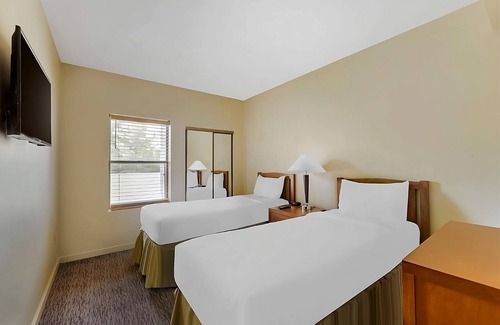 Enterprise Hotel | Las Vegas Retreat:2 Relaxing Units,Free Parking, Onsite Pool!Near Airport