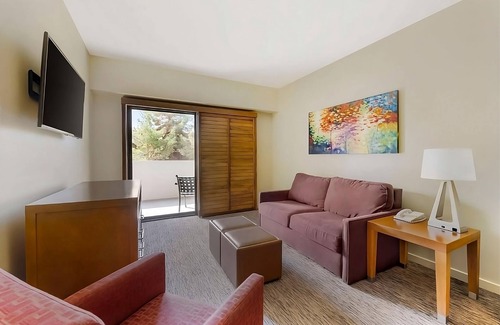 Enterprise Hotel | Las Vegas Retreat:2 Relaxing Units,Free Parking, Onsite Pool!Near Airport