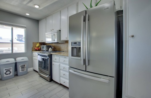 Las Vegas Cottage | Las Vegas Retreat w/Yard < 5 Mi to Strip!