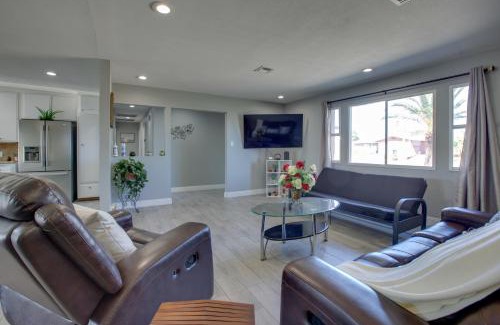 Las Vegas House | Las Vegas Retreat with Yard Less Than 5 Mi to Strip!