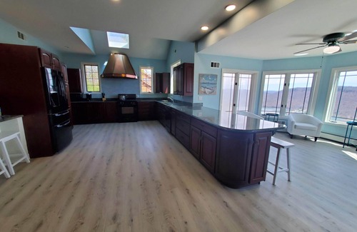 James Creek House | Last minute-900 night! Luxury mountain lake home! Stunning view! Hot Tub & More