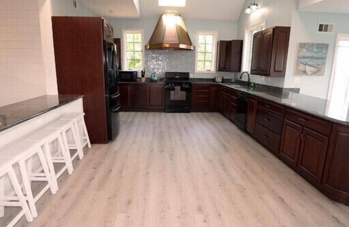 James Creek House | Last minute-900 night! Luxury mountain lake home! Stunning view! Hot Tub & More