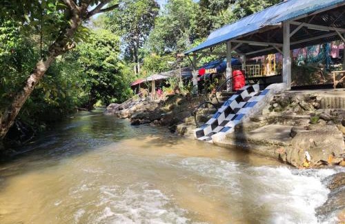 Baling District Resort | Lata Bayu Chalet - Waterfall & River with Kids Pool