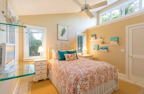 White St. Gallery House | LATITUDE 24 ~ 3 B/3 Ba Two-Story Home in Old Town with Lush Outdoor Oasis!