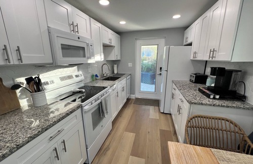 Englewood Cottage | Laughing Gull at Shorebirds 3min walk to beach Sunsets! Kayaks Bikes and More!