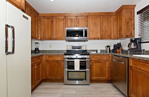 Big Bear Lake Cabin | Laurel Lodge by Destination Big Bear : Close to Snow Summit and Short Drive to Village & Lake! Fenced Yard!