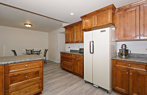 Big Bear Lake Cabin | Laurel Lodge by Destination Big Bear : Close to Snow Summit and Short Drive to Village & Lake! Fenced Yard!