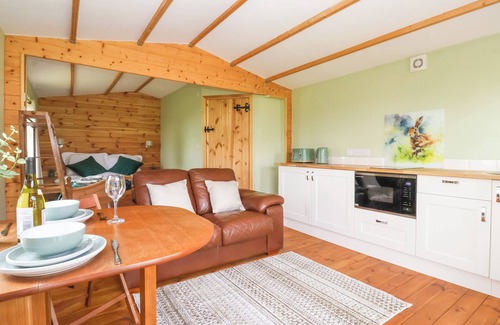 Low Catton Cottage | LAUREL LODGE, romantic, character holiday cottage in Strensall