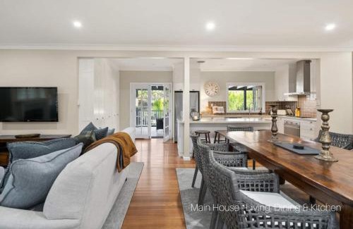 Burradoo House | Lauretana House & Cottage - Homestead In Bowral!