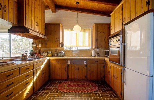 Joshua Tree House | Lava House - Mid-Century Modern! Vintage Vibes & Modern Conveniences.