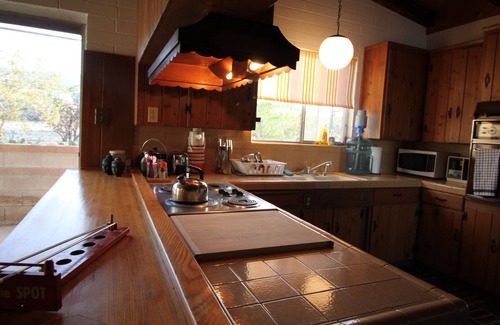 Joshua Tree House | Lava House - Mid-Century Modern! Vintage Vibes & Modern Conveniences.