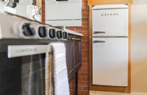 West Valley Apartment | Lavender Loft - Sleeps 2