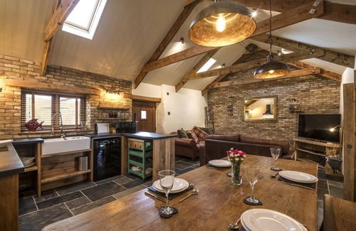 Tiers Cross Cottage | Lavender - Luxurious Barn Conversion - Blossom Farm