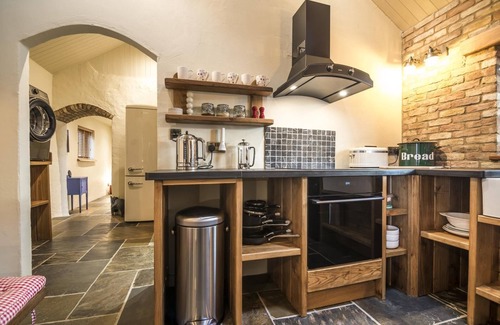 Tiers Cross Cottage | Lavender - Luxurious Barn Conversion - Blossom Farm