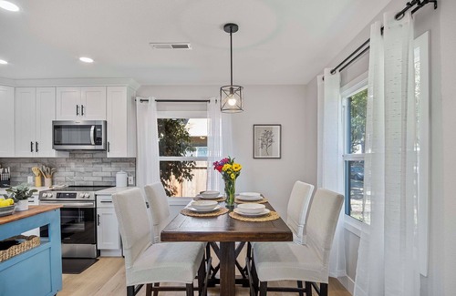 Modesto House | Lavish Living Retreat - Modesto, CA