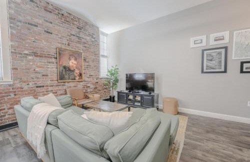 Downtown Boston Apartment | Lavishly Designed Home With Office Close to T