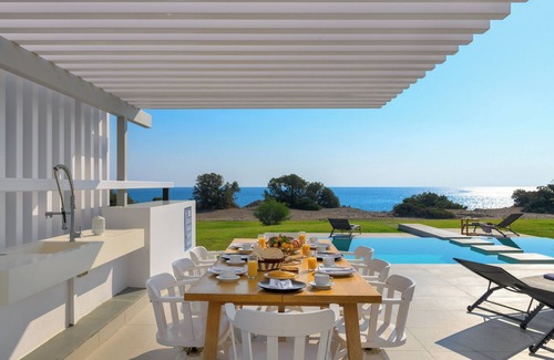 Gennadi Villa | Laysan Albatross Villa Beach Front