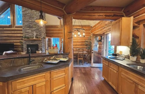 Placerville Cabin | Lazy Bear Haven - Luxury Log Cabin Retreatnn