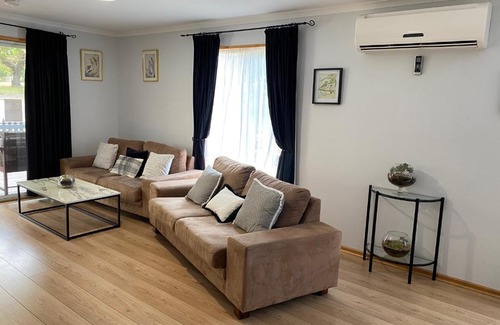 Victor Harbor House | Lazy Days Cottage - Victor Harbor