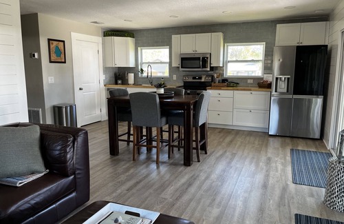 Florahome House | Lazy Days Lake Retreat