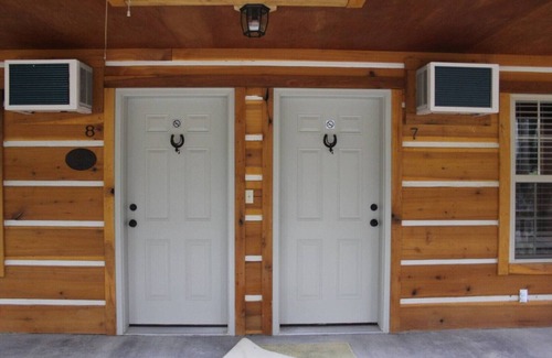 Joppa Cabin | Lazy G Cabin #8 Handicap Accessible