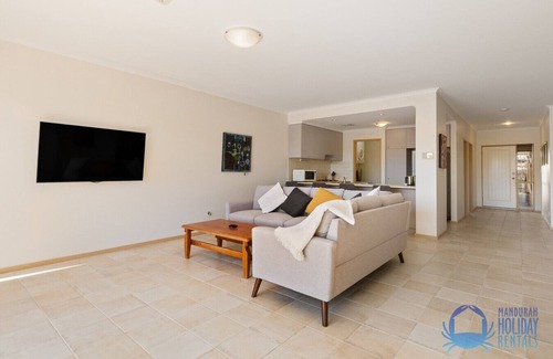 Halls Head Villa | Lazy Jetty Days in Halls Head