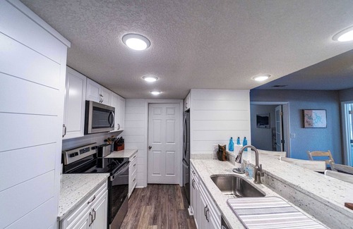 Lake Ozark Condo | Lazy L at the Lake – Chic 3 BDR Condo w/Boat Slip