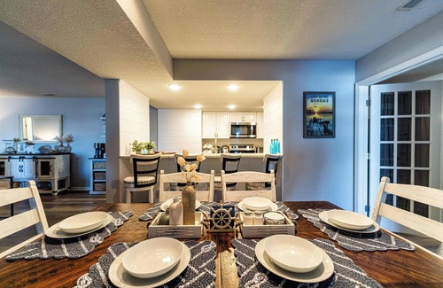 Lake Ozark Condo | Lazy L at the Lake – Chic 3 BDR Condo w/Boat Slip