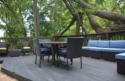 Monticello House | Lazy Lake Life Awaits!