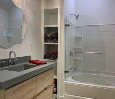 Monticello House | Lazy Lake Life Awaits!