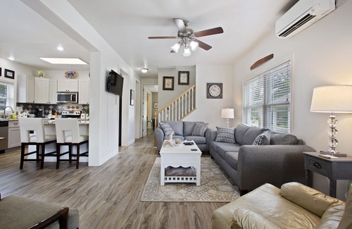 Long Beach House | Lazy Lemon Cottage - A Short walk to the beach from this newly remodeled home!