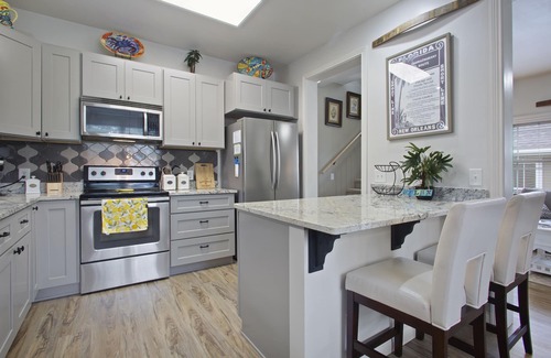 Long Beach House | Lazy Lemon Cottage - A Short walk to the beach from this newly remodeled home!