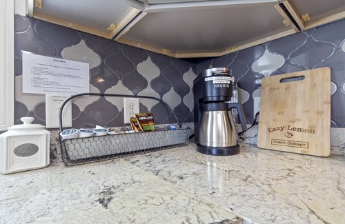 Long Beach House | Lazy Lemon Cottage - A Short walk to the beach from this newly remodeled home!