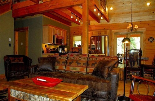 Lazy Acres House | Lazy Moose Lodge - Very popular, Highly Rated Lodge, and Minutes to the Park!
