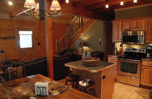 Lazy Acres House | Lazy Moose Lodge - Very popular, Highly Rated Lodge, and Minutes to the Park!
