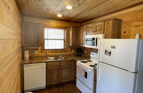Van Buren Cabin | Lazy River Cabin on the edge of town only 1/2 mile from Current River !