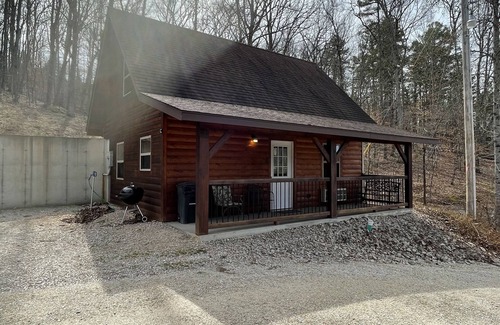 Van Buren Cabin | Lazy River Cabin on the edge of town only 1/2 mile from Current River !