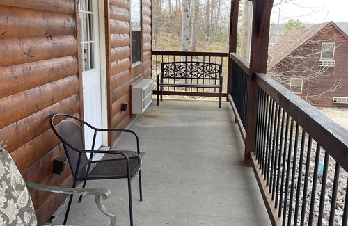 Van Buren Cabin | Lazy River Cabin on the edge of town only 1/2 mile from Current River !