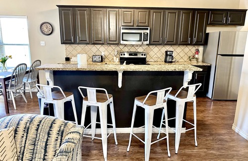 North by Northwest House | LBK Luxury! ✅ 7 Beds + Great Area + Convenient to all of LBK & TTU. 🌟