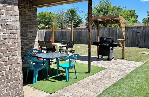 North by Northwest House | LBK Luxury! ✅ 7 Beds + Great Area + Convenient to all of LBK & TTU. 🌟