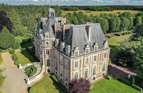 La Ferte-Frenel Hotel | Le Château des Rêves