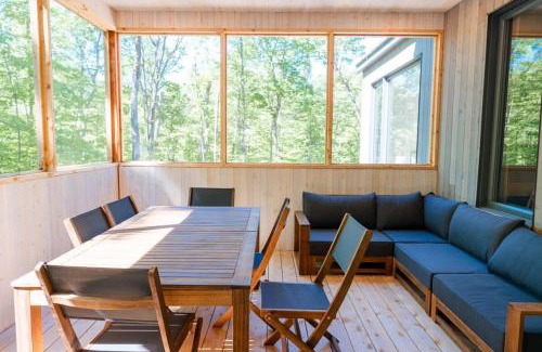 Lac Superieur Village Ski Chalet | Le coup de coeur du Lac Supérieur - 3 minutes from Tremblant!