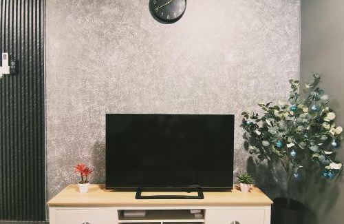 Ijok Apartment | Le-Gris, Homestay Puncak Alam Free WIFI & Netflix!