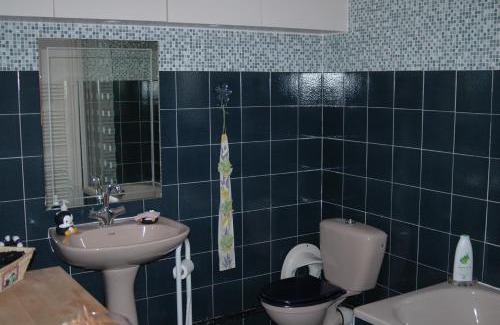 Saint-Bonnet-de-Mure Bed & Breakfast | Le Jardin de Roses DOMINIQUE LOREAU
