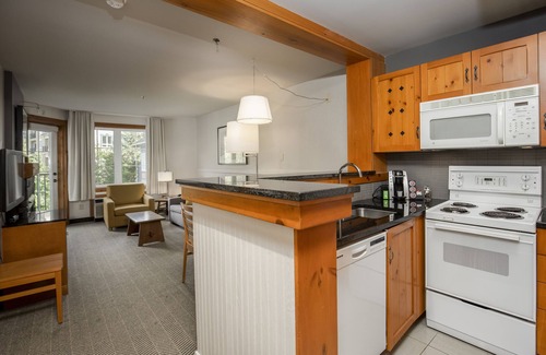 Mont-Tremblant Pedestrian Village Hotel | Le Lodge de la Montagne - Les Suites Tremblant