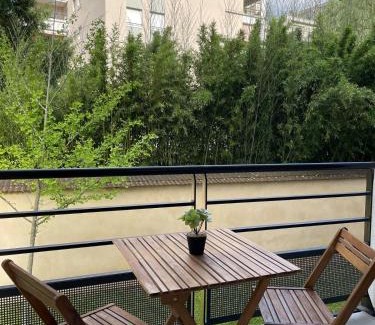 Villefranche-sur-Saone Apartment | Le Montesquieu, Appartement 2 à 4 personnes, Garage Privé